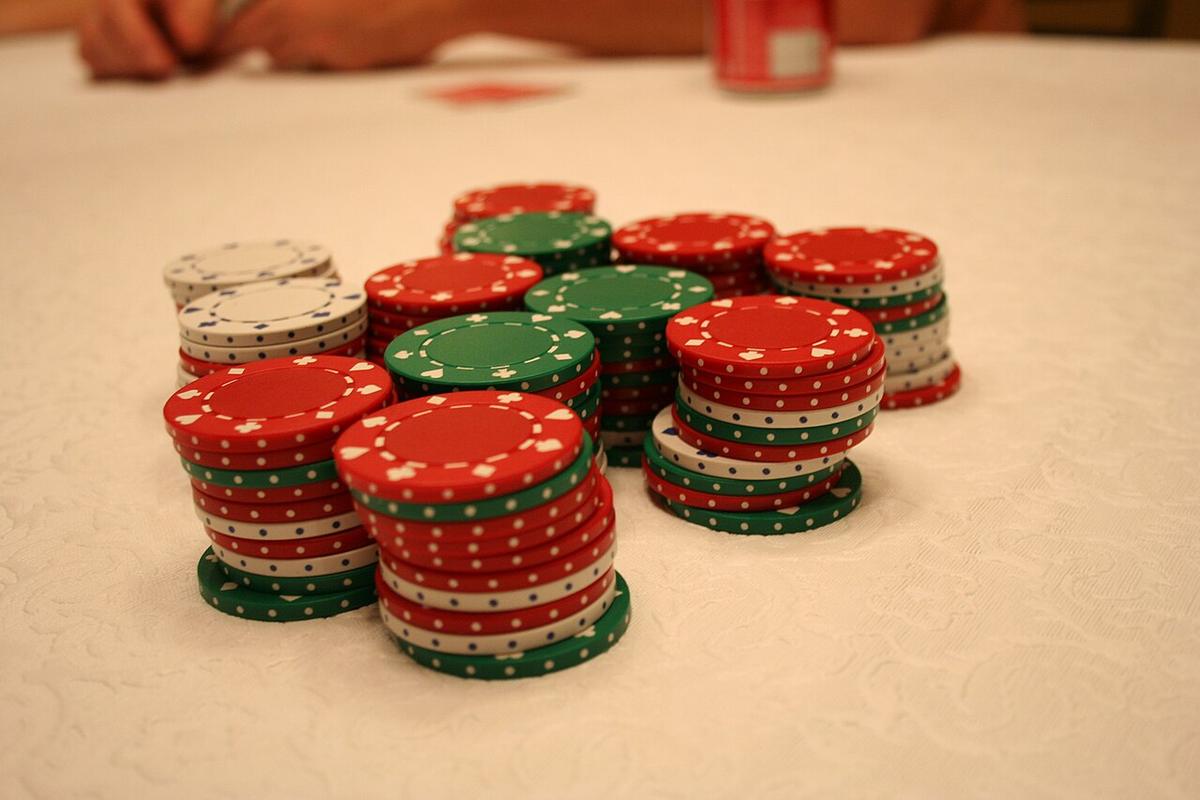 Tumpukan chip poker untuk bonus member baru